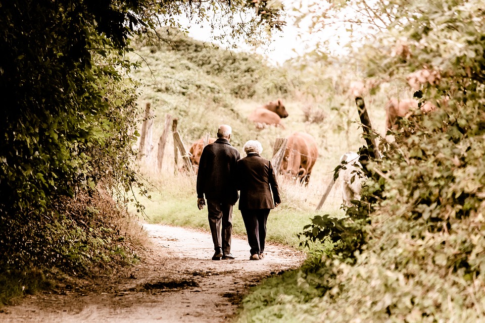 Image of retired couple