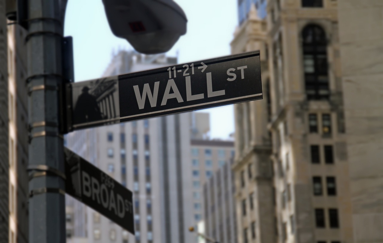Wall Street Rises